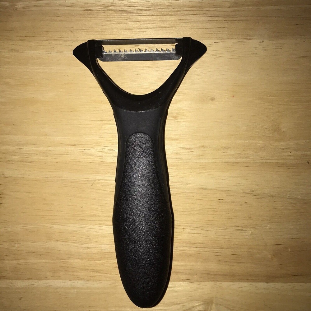 Pampered Chef Julienne Peeler #1073